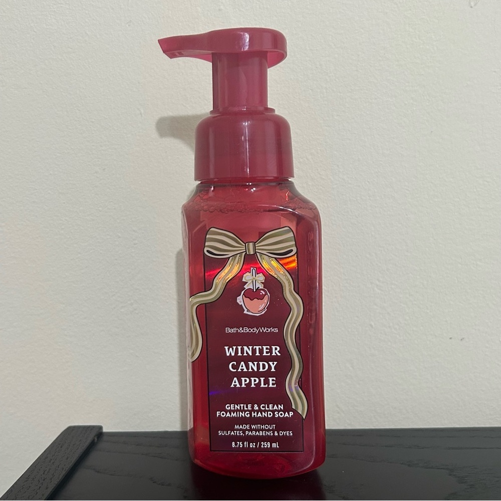 Bath & Body Works Winter Candy Apple Gentle & Clean Foaming Hand Soap - Picture 2 of 3